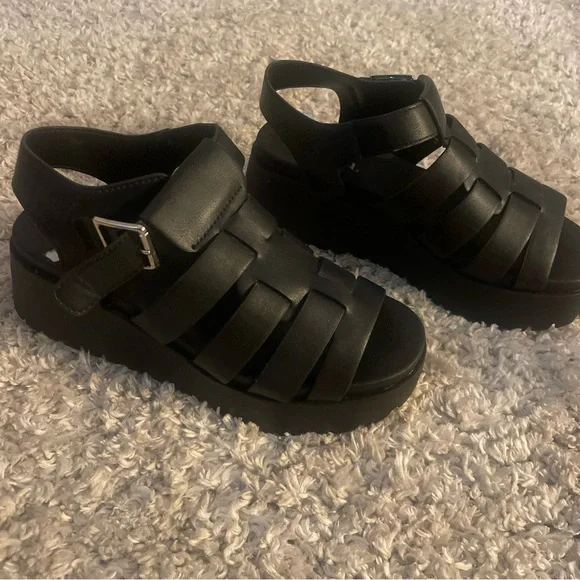 Soda fisherman woman’s platform sandals size 7 never worn - Picture 2 of 6